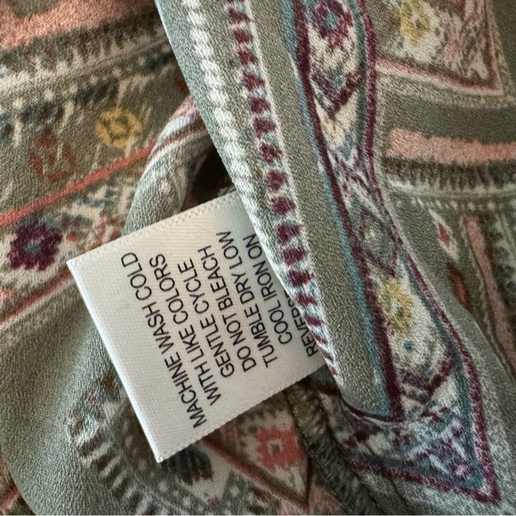 Cure Geometric Patterned Blouse - Picture 7 of 7